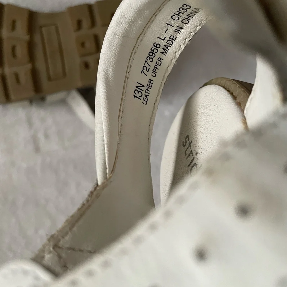 Vintage Stride Rite White Kids Sandals size 13N